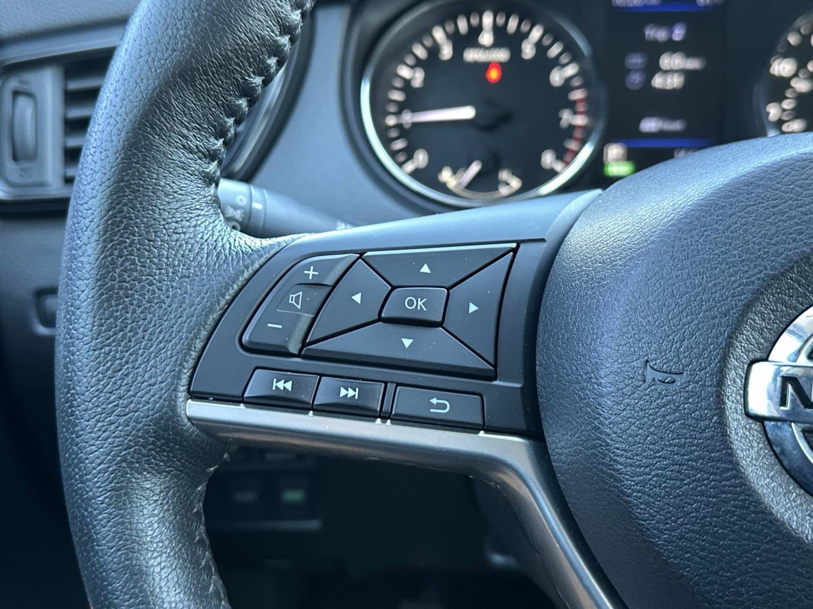 Used 2019 Nissan Rogue SV FWD image 23