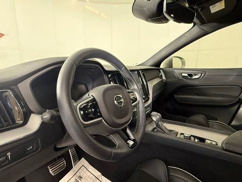 Used 2019 Volvo XC60 T5 R-Design w/ Protection Package FWD image 17