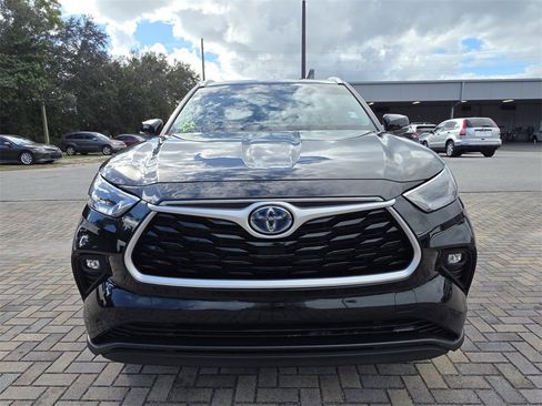 Certified 2022 Toyota Highlander XLE image 2