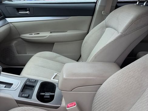 Used 2011 Subaru Outback 2.5i Premium image 11