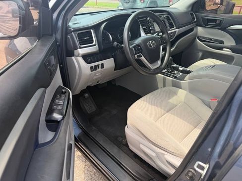 Used 2019 Toyota Highlander LE FWD image 22