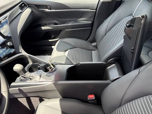 Used 2019 Toyota Camry SE w/ Convenience Package FWD image 35