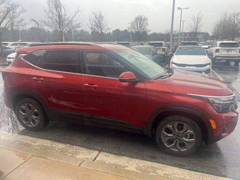 Used 2024 Kia Seltos S image 3