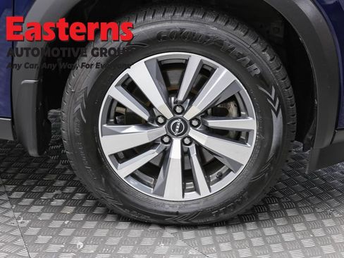 Used 2023 Nissan Pathfinder SL AWD/4WD image 32