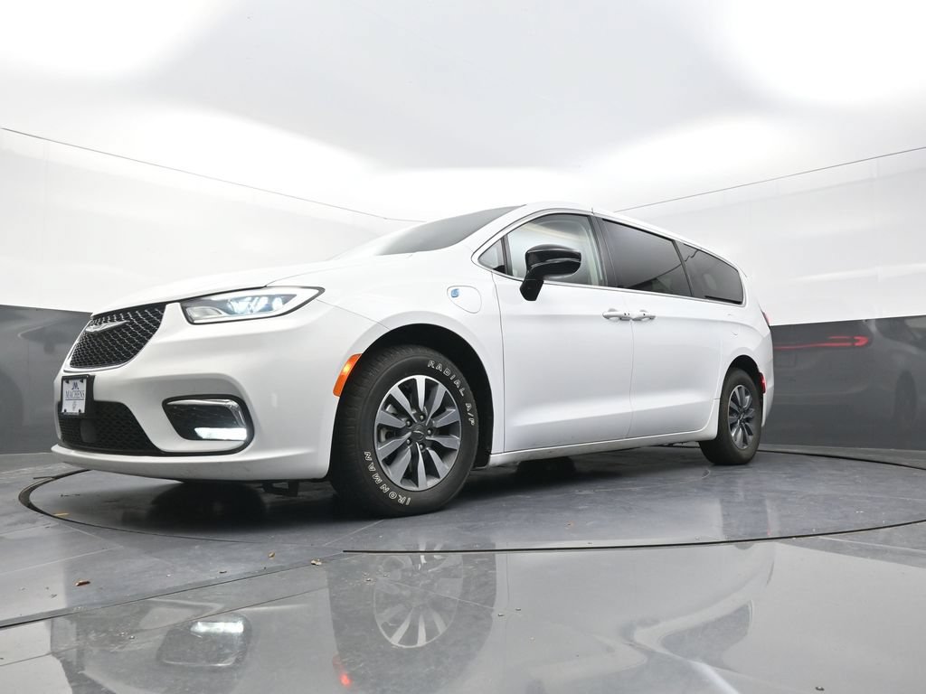 Used 2024 Chrysler Pacifica Limited FWD image 26