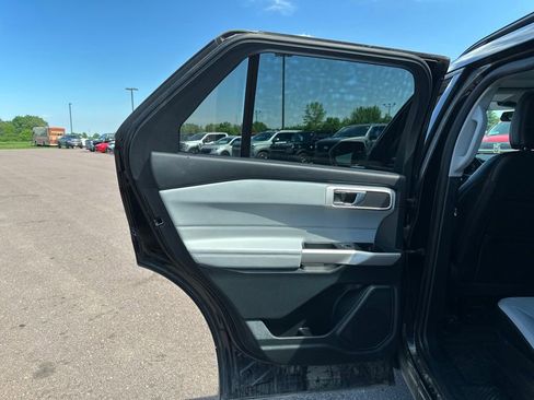 Used 2021 Ford Explorer XLT w/ Equipment Group 202A AWD/4WD image 21