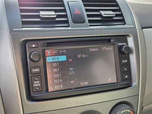 Used 2013 Toyota Corolla LE image 19