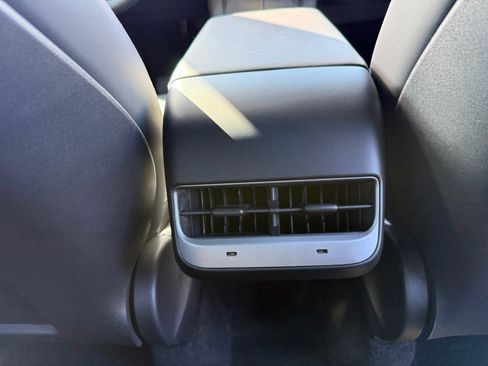 Used 2025 Tesla Model Y Long Range image 28