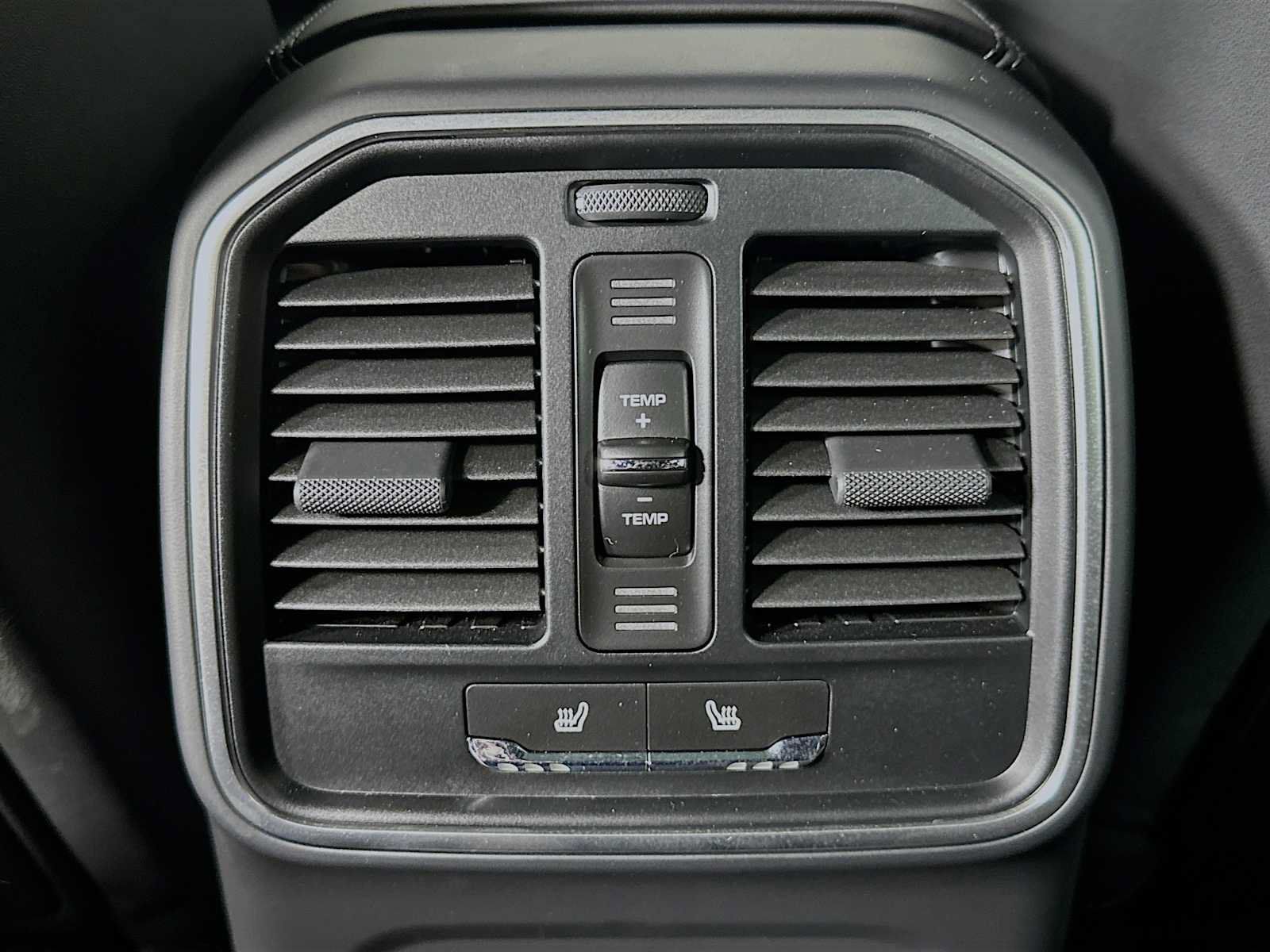 Certified 2025 Porsche Macan AWD/4WD image 27