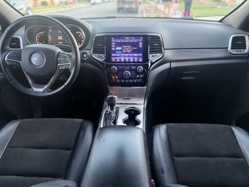 Used 2019 Jeep Grand Cherokee Altitude RWD image 18