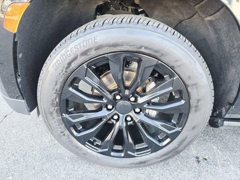 Used 2022 GMC Yukon XL Denali image 17