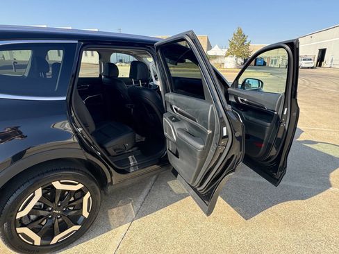 Used 2025 Kia Telluride S image 18