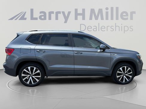 Used 2023 Volkswagen Taos SE AWD/4WD image 6