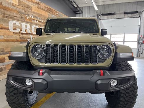 New 2026 Jeep Gladiator Rubicon w/ Steel Power Dome Hood Package AWD/4WD image 7
