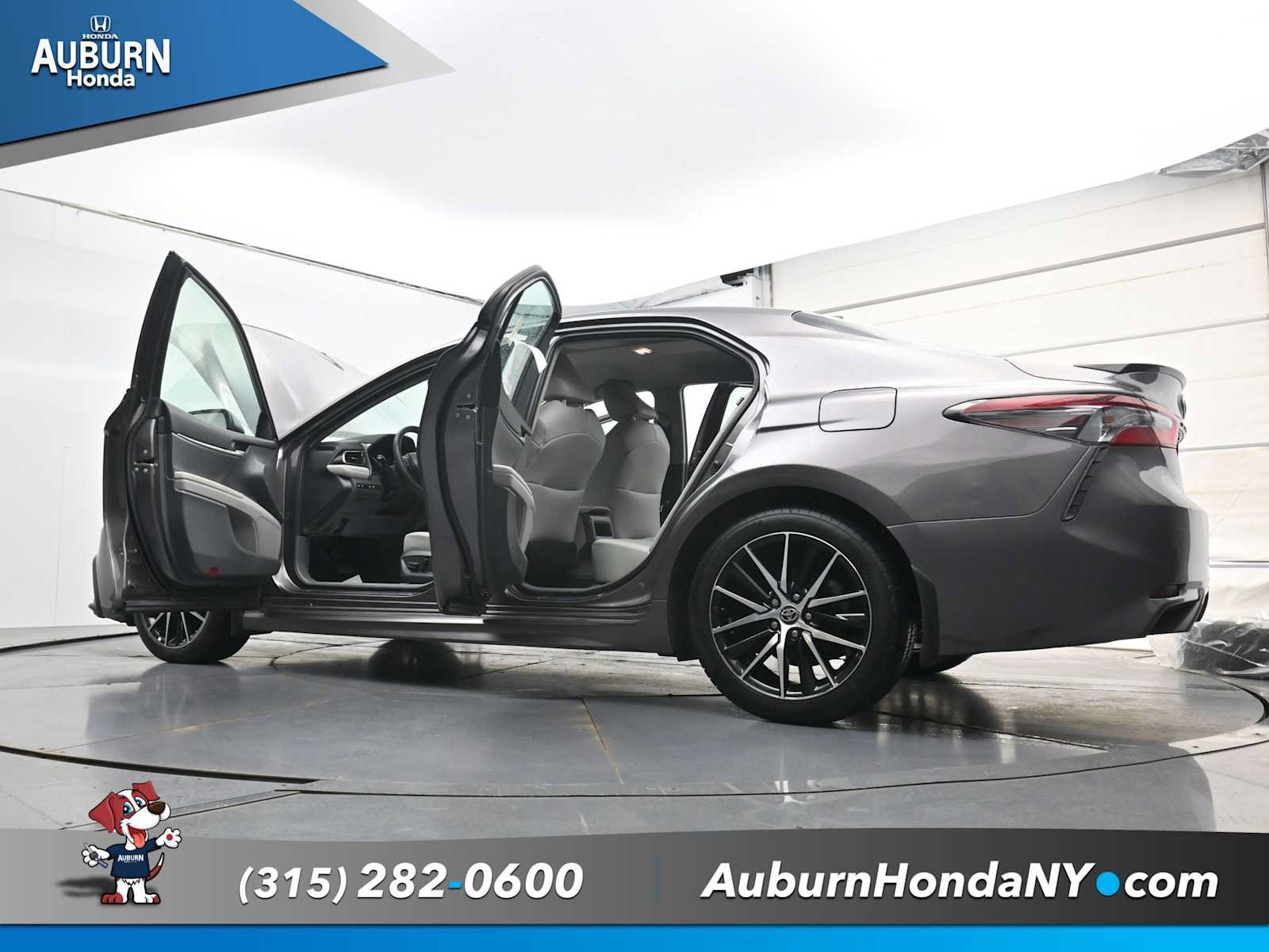 Used 2024 Toyota Camry SE AWD/4WD image 37