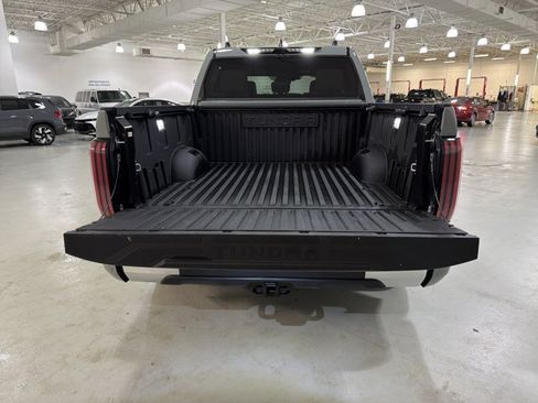 Used 2025 Toyota Tundra Limited AWD/4WD image 12