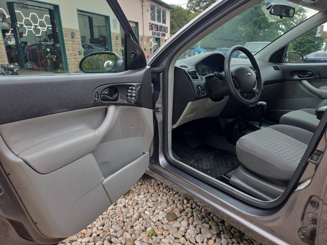 Used 2007 Ford Focus SE FWD image 16