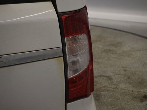 Used 2015 Chrysler Town & Country Touring w/ Driver Convenience Group image 16