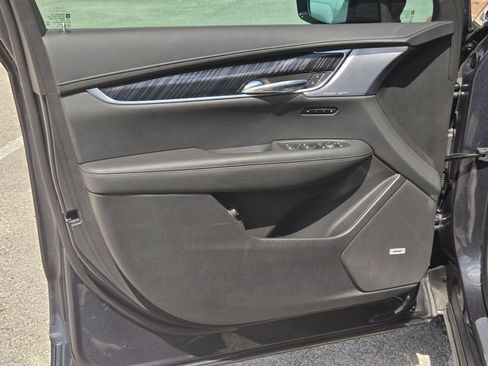 Used 2022 Cadillac XT6 Premium Luxury w/ Technology Package FWD image 10