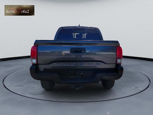 Used 2018 Toyota Tacoma TRD Sport AWD/4WD image 5