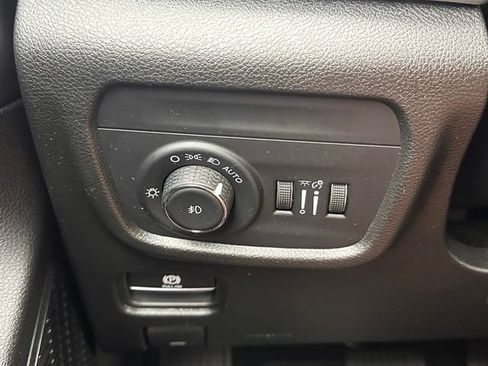 Used 2025 Jeep Grand Cherokee Limited AWD/4WD image 16