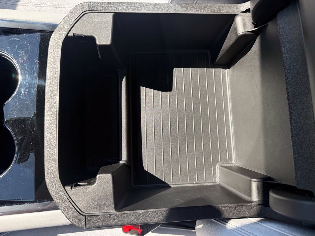 Used 2026 Chevrolet Suburban Premier AWD/4WD image 43