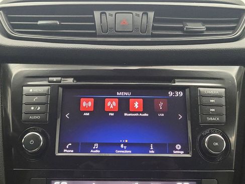 Used 2020 Nissan Rogue SV FWD image 25
