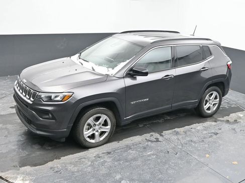 Used 2024 Jeep Compass Latitude image 36