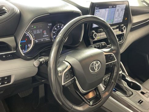 Used 2022 Toyota Highlander Limited image 12