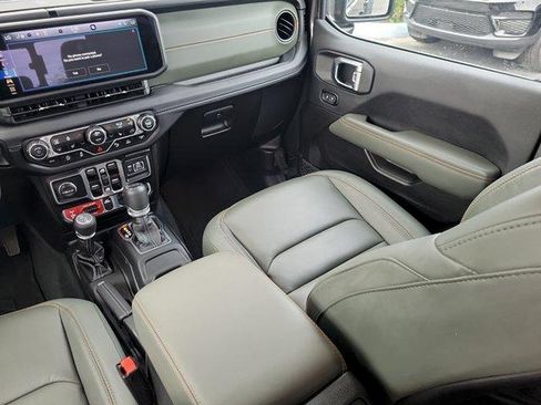 Certified 2025 Jeep Gladiator Mojave w/ Safety Group AWD/4WD image 13
