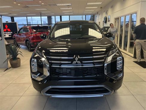 New 2026 Mitsubishi Outlander SE image 8