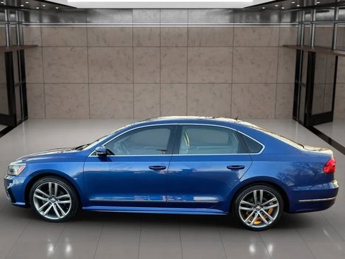 Used 2016 Volkswagen Passat 1.8T R-Line w/ R-Line Lighting Package image 3