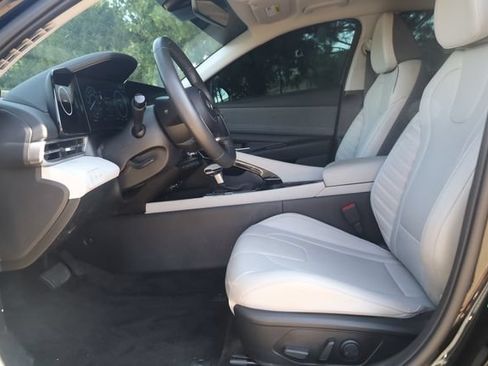 Certified 2025 Hyundai Elantra Limited FWD image 13