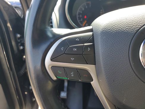 Used 2022 Jeep Grand Cherokee Laredo X RWD image 27