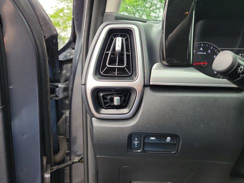 Used 2023 Kia Sorento LX AWD/4WD image 20