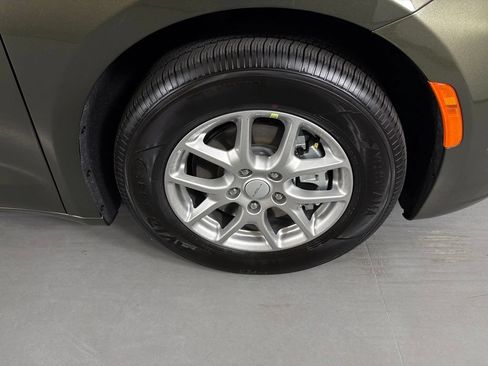 New 2027 Chrysler Pacifica Select FWD image 10