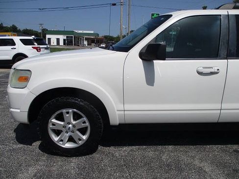 Used 2009 Ford Explorer XLT AWD/4WD image 4