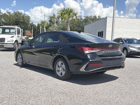 Used 2024 Hyundai Elantra SE FWD image 5