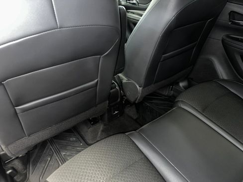 Certified 2022 Buick Encore Preferred w/ Safety Package image 18