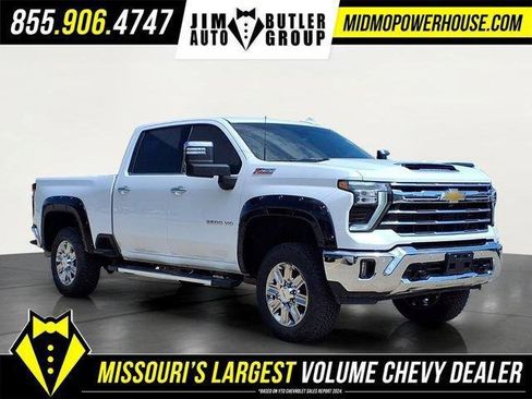 Used 2025 Chevrolet Silverado 2500 LTZ w/ LTZ Convenience Package AWD/4WD image 30