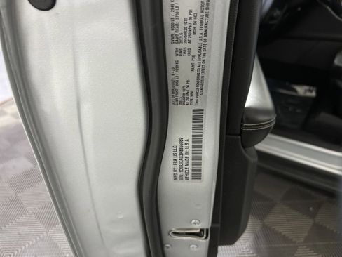 Used 2023 Jeep Grand Cherokee L Laredo image 36