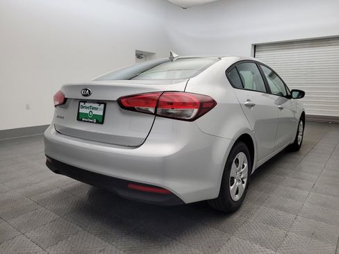 Used 2017 Kia Forte LX image 9
