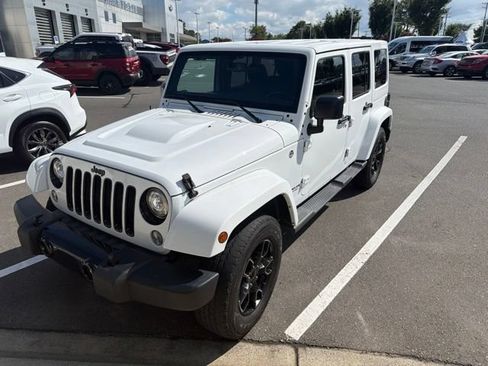 Used 2017 Jeep Wrangler Unlimited Sahara AWD/4WD image 3