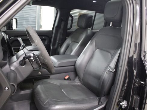 Certified 2024 Land Rover Defender 130 V8 image 5