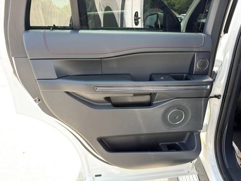 Used 2023 Ford Expedition Limited AWD/4WD image 19