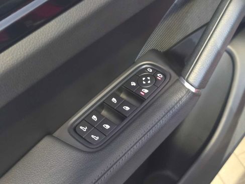 Used 2023 Porsche Cayenne AWD/4WD image 24