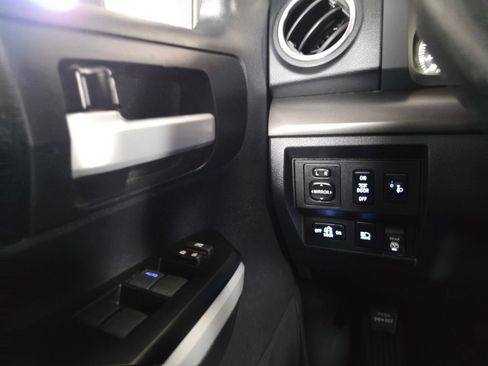 Used 2020 Toyota Tundra SR5 w/ TRD Off-Road Package AWD/4WD image 33