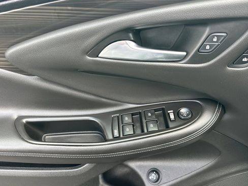 Used 2019 Buick Envision Essence FWD image 8