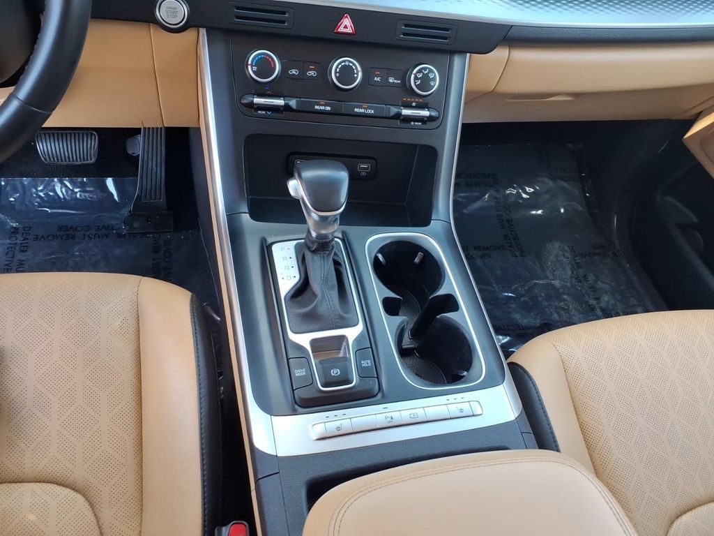 Used 2023 Kia Carnival LX FWD image 21