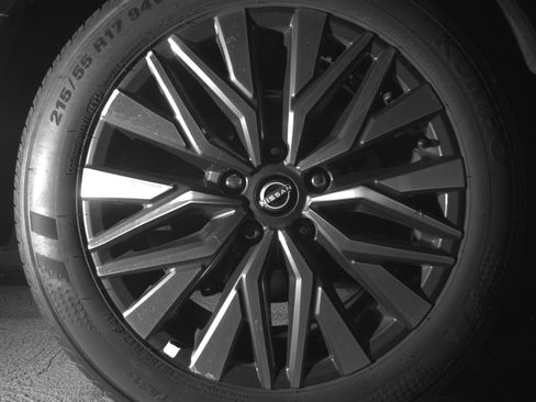 Used 2025 Nissan Altima 2.5 SV FWD image 15